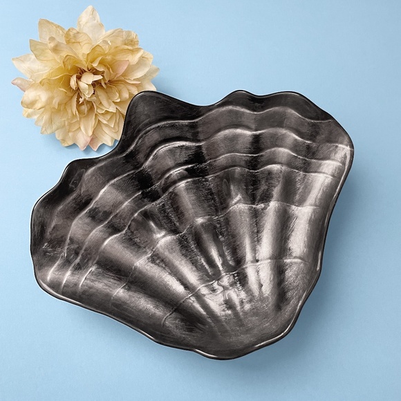 Clam Shell Dish/Bowl Black and Silver Glass - Picture 1 of 12